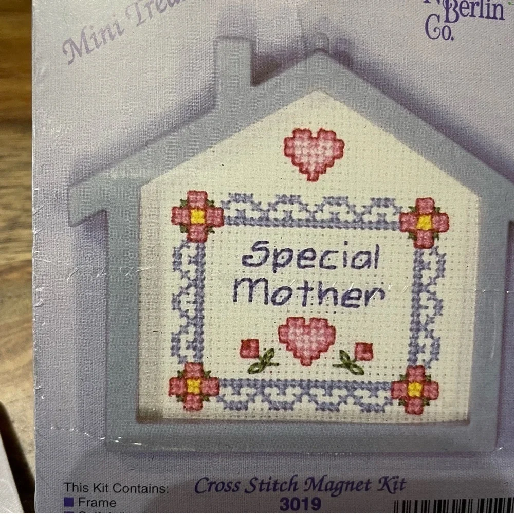 The New Berlin Co. Cross Stitch Magnet Kits #3019 Special Mother #3027‎ Aster